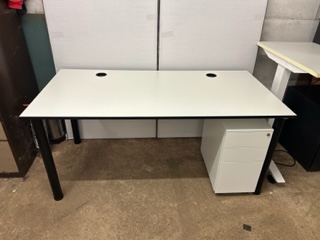1600 White workstations with White mobile pedestal - Image 3