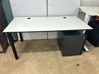 1600 White workstations with BLACK slimline mobile ped - Image 2