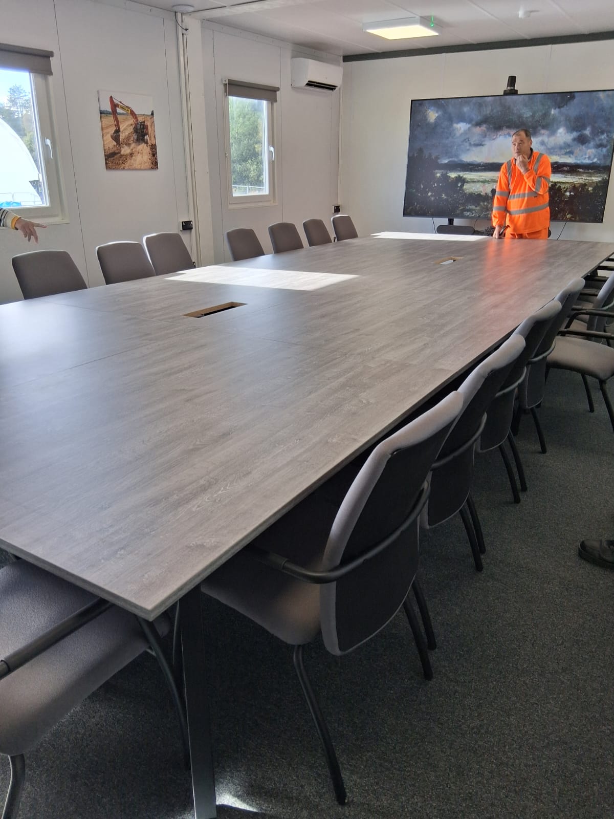 MEETING TABLE + 25 CHAIRS