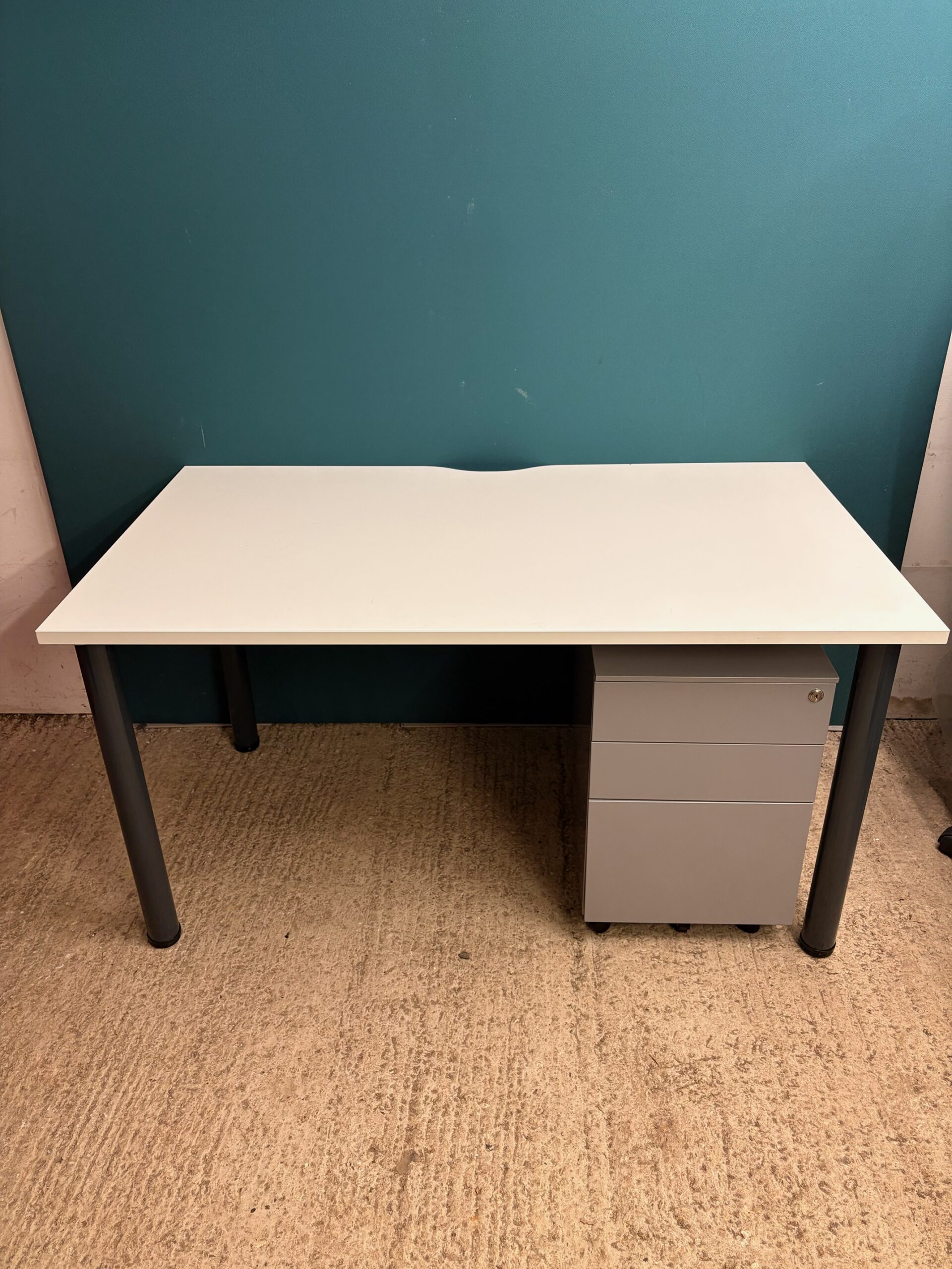 1400 WHITE workstations with Light Grey mobile pedestal