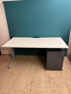 1600 White workstations with cantilever legs and dark grey mobile pedestal