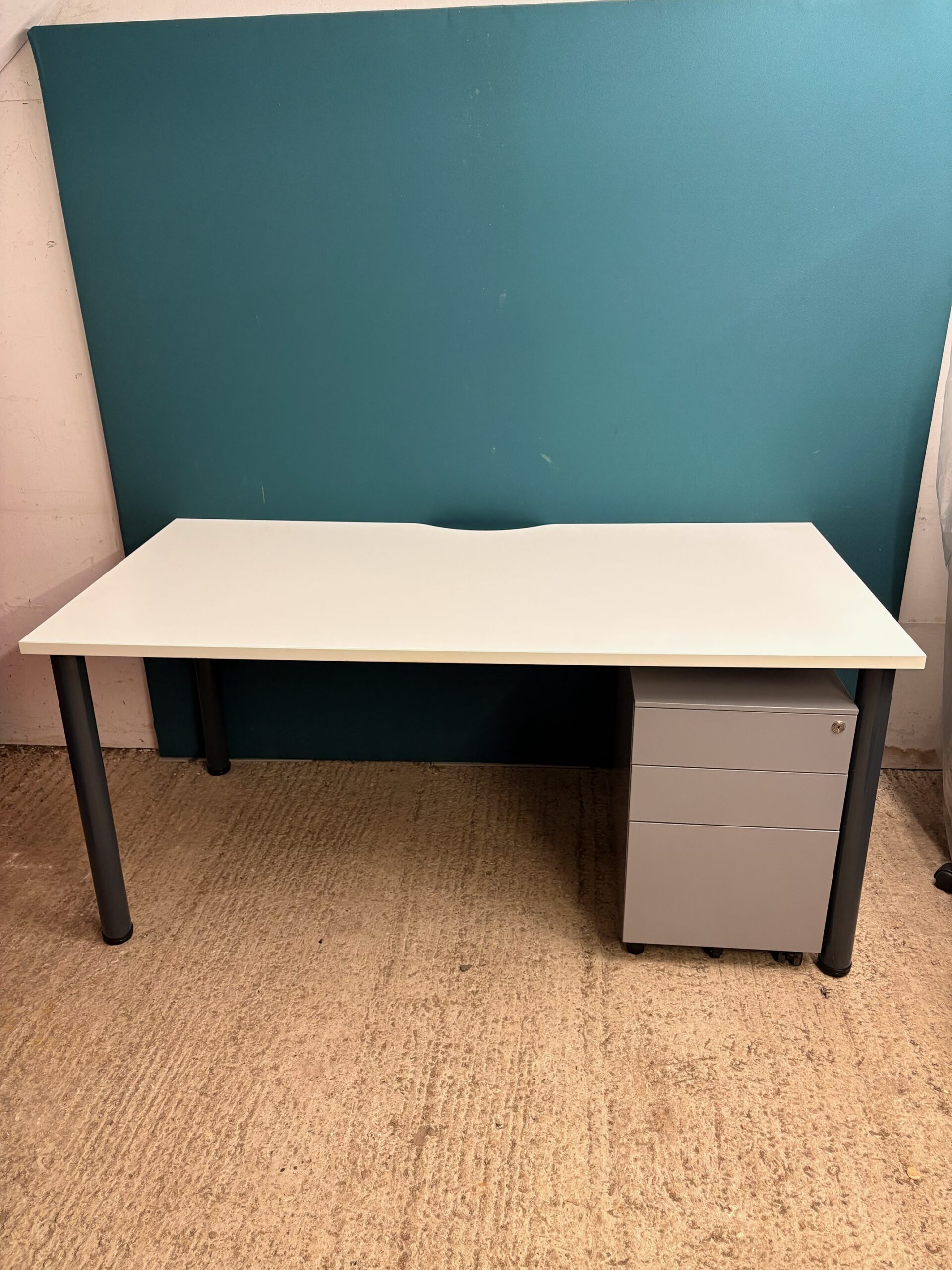 1600 White workstations with Tub legs and light grey mobile pedestal