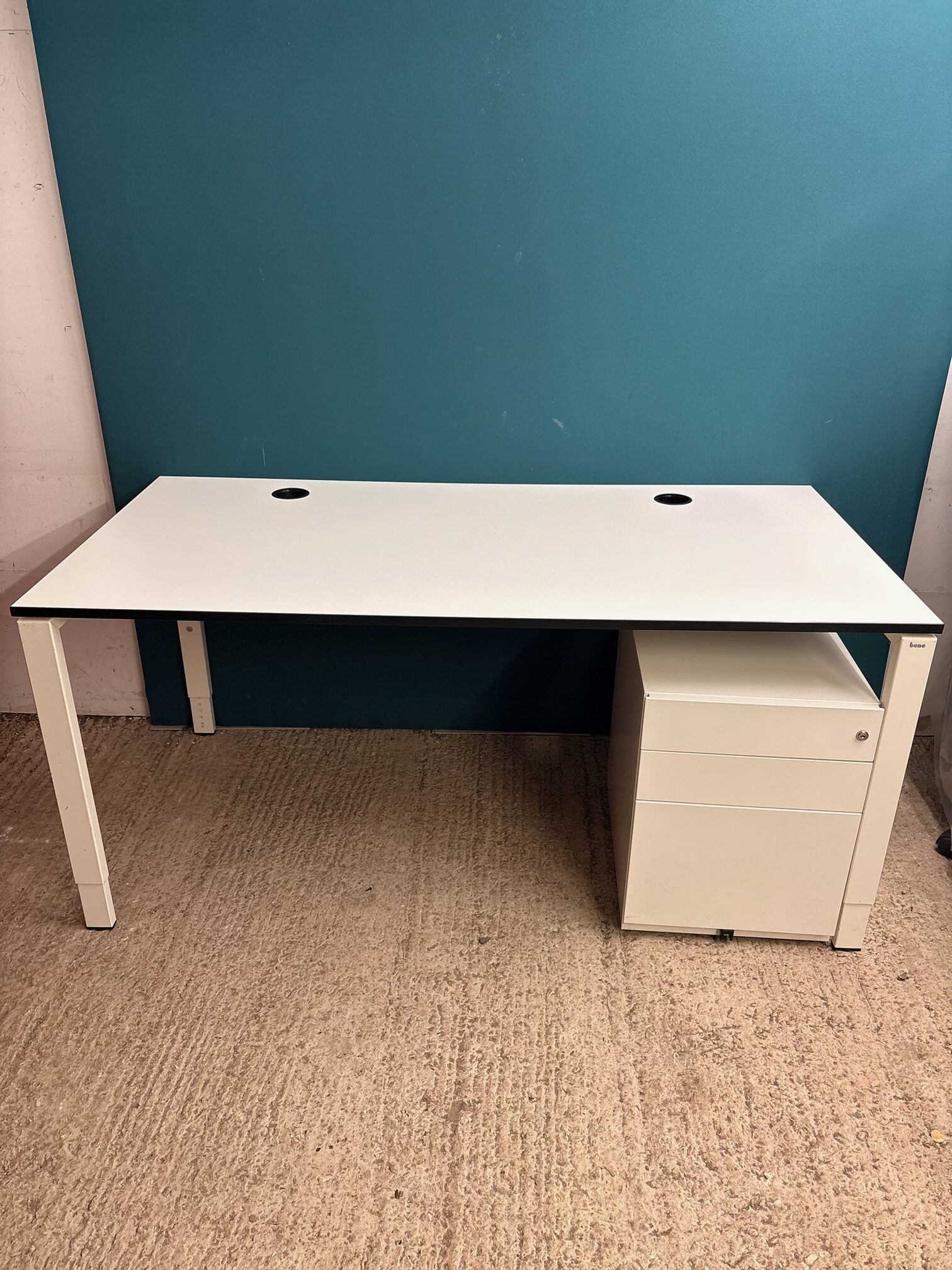 1600 Bene Workstations with black trim and WHITE mobile pedestal.