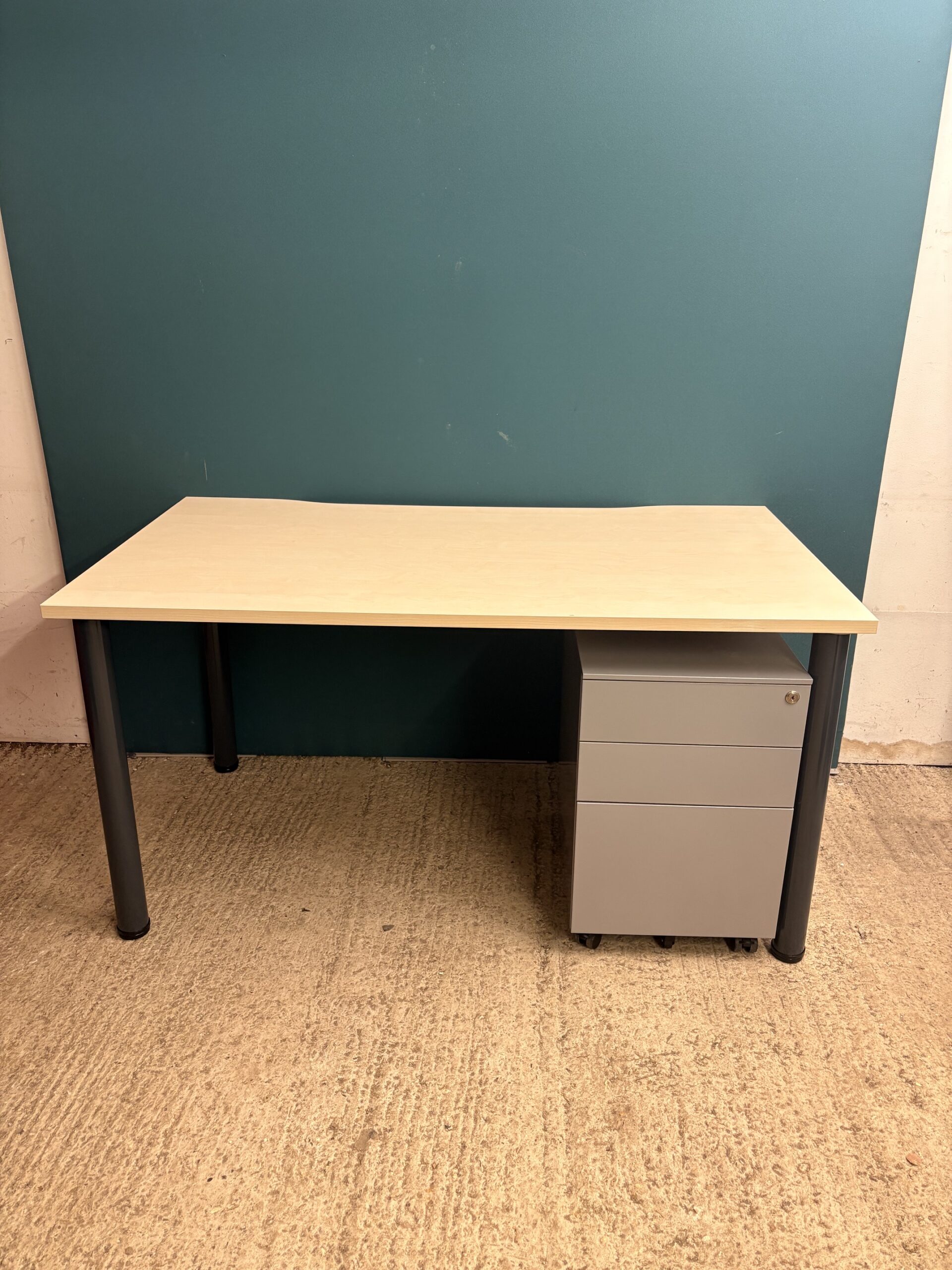 1400 Maple workstations with Grey Steel Pedestal
