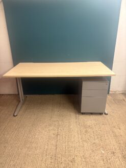 1600 Maple workstations with cantilever legs and grey mobile pedestal